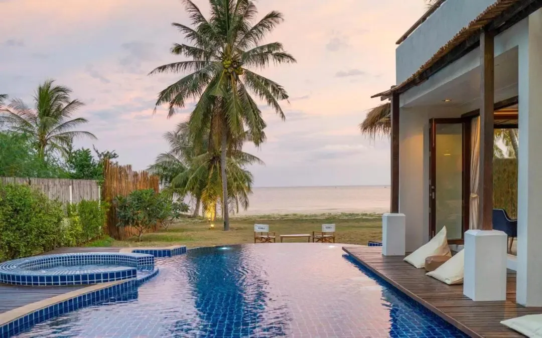 BAMILA BEACH VIILA KUIBURI พูลวิลล่าติดทะเล