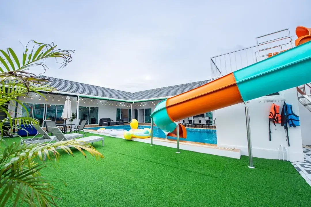 Chic house pool villa