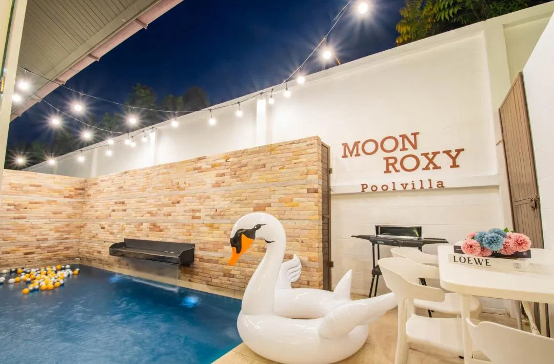 Moon Roxy B10