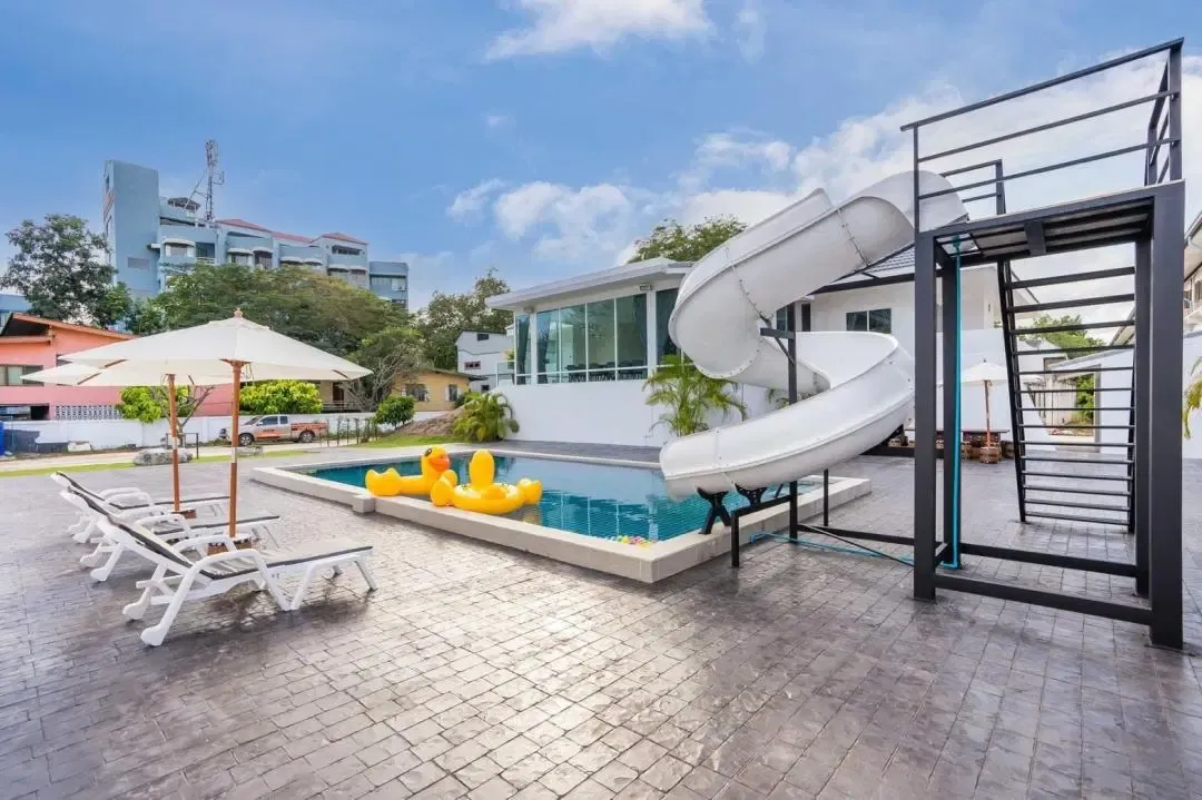 Royal beach villa by stayclassy @ chaam พูลวิลล่าชะอำ